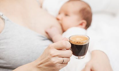 Kawa a karmienie piersią – czy można pić kawę, karmiąc piersią?